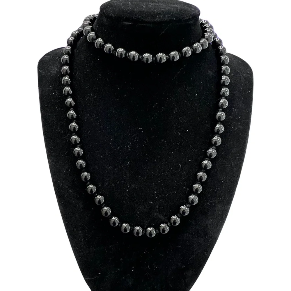 VINTAGE PREMIER DESIGNS CROWN BLACK BEAD NECKLACE WITH GOLD TONE CLASP - 29